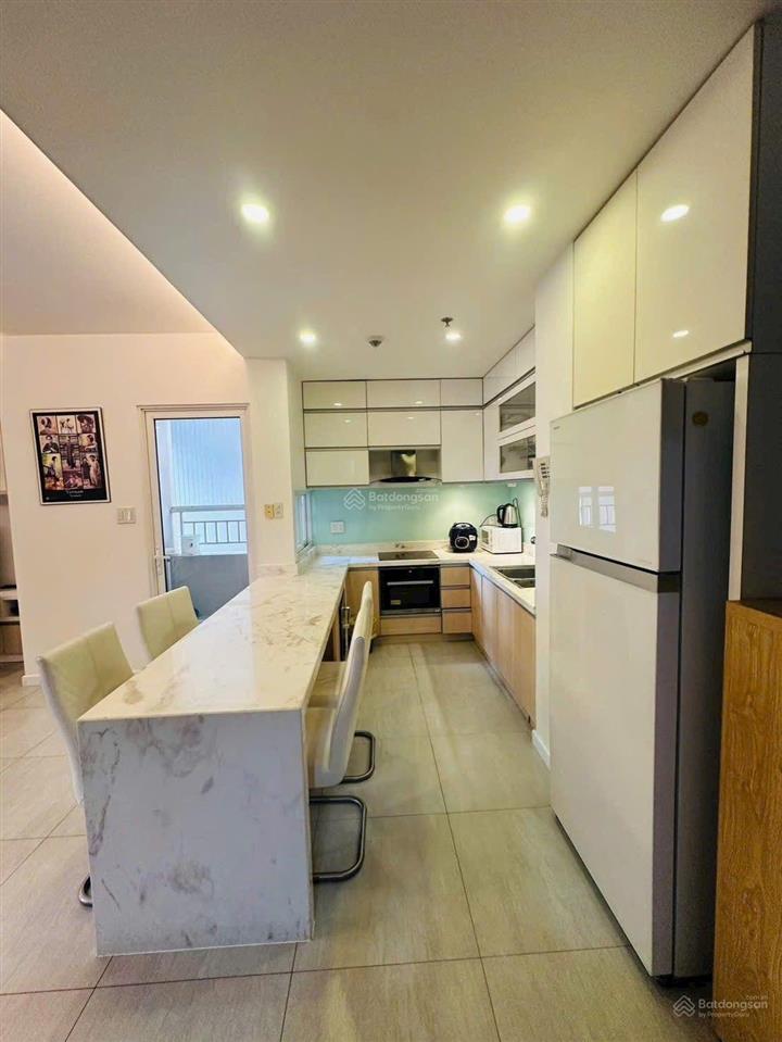 Sunrise city 56m2, 1pn, 1wc. căn góc, có logia( sân phơi). bán 5.1 tỷ.  0937 436 *** tâm