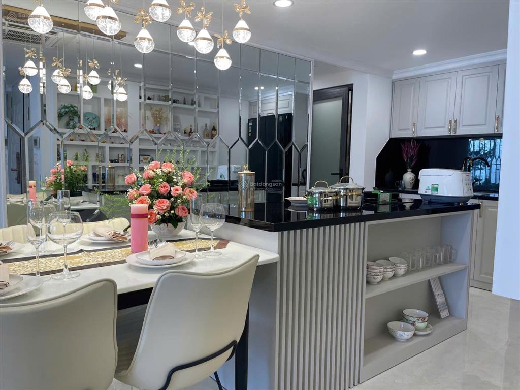 Căn hộ có sổ giá tốt. chủ bán gấp căn cosmo city quận 7. dt 119m, 3pn, full nội thất. giá 7.7 tỷ tl