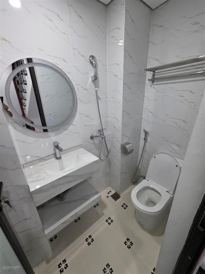 Tôi cần bán căn nhà mặt phố gia quất,long biên,hà nội, 32,2m,vỉa hè,ô tô tránh,kinh doanh,13,5 tỷ