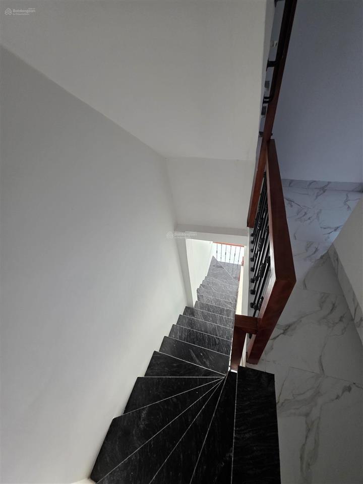 Tôi cần bán căn nhà mặt phố gia quất,long biên,hà nội, 32,2m,vỉa hè,ô tô tránh,kinh doanh,13,5 tỷ