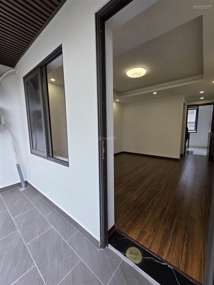 Tôi cần bán căn nhà 5 tầng phố ngọc lâm long biên, ô tô tránh vỉa hè kinh doanh 30m2 5 tầng 12,9 tỷ