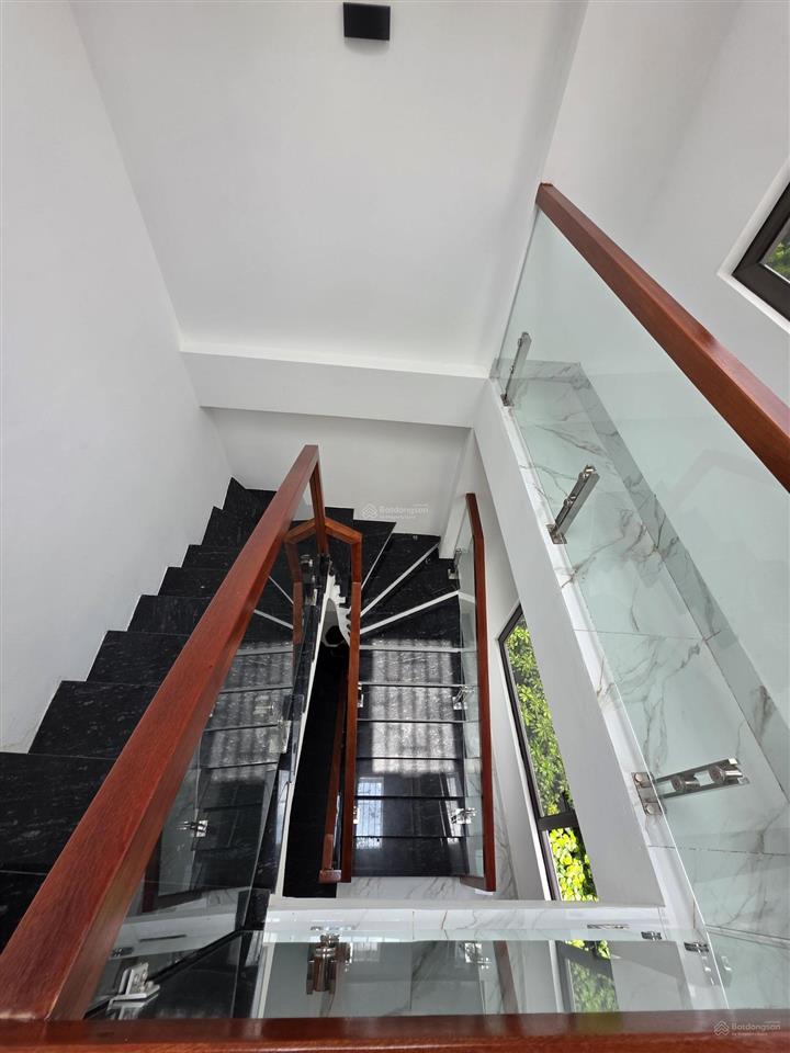 Tôi cần bán căn nhà 5 tầng phố ngọc lâm long biên, ô tô tránh vỉa hè kinh doanh 30m2 5 tầng 12,9 tỷ