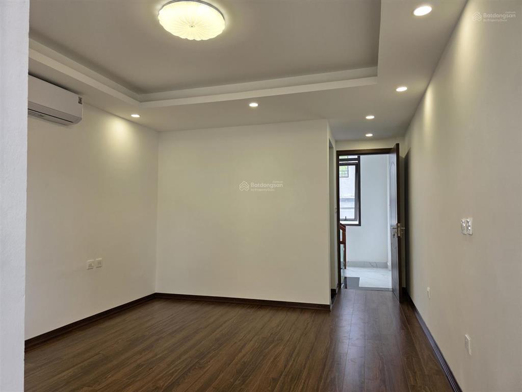 Tôi cần bán căn nhà 5 tầng phố ngọc lâm long biên, ô tô tránh vỉa hè kinh doanh 30m2 5 tầng 12,9 tỷ