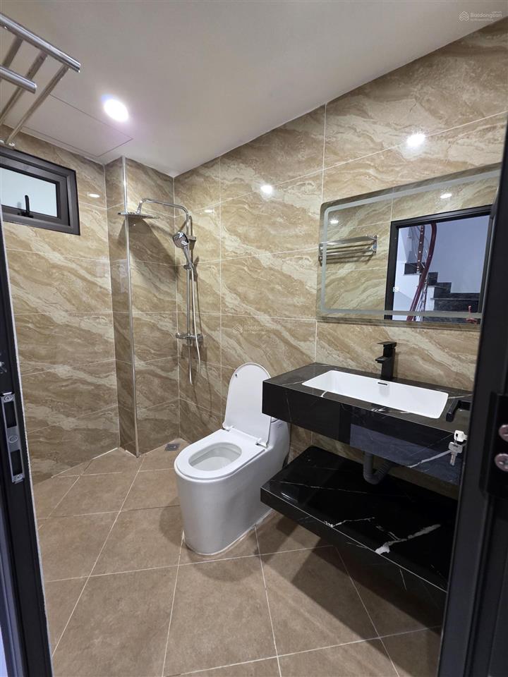 Tôi cần bán căn nhà mp đức giang, long biên, 107m2 5 tầng, kinh doanh, vỉa hè, ô tô tránh, 14,5 tỷ