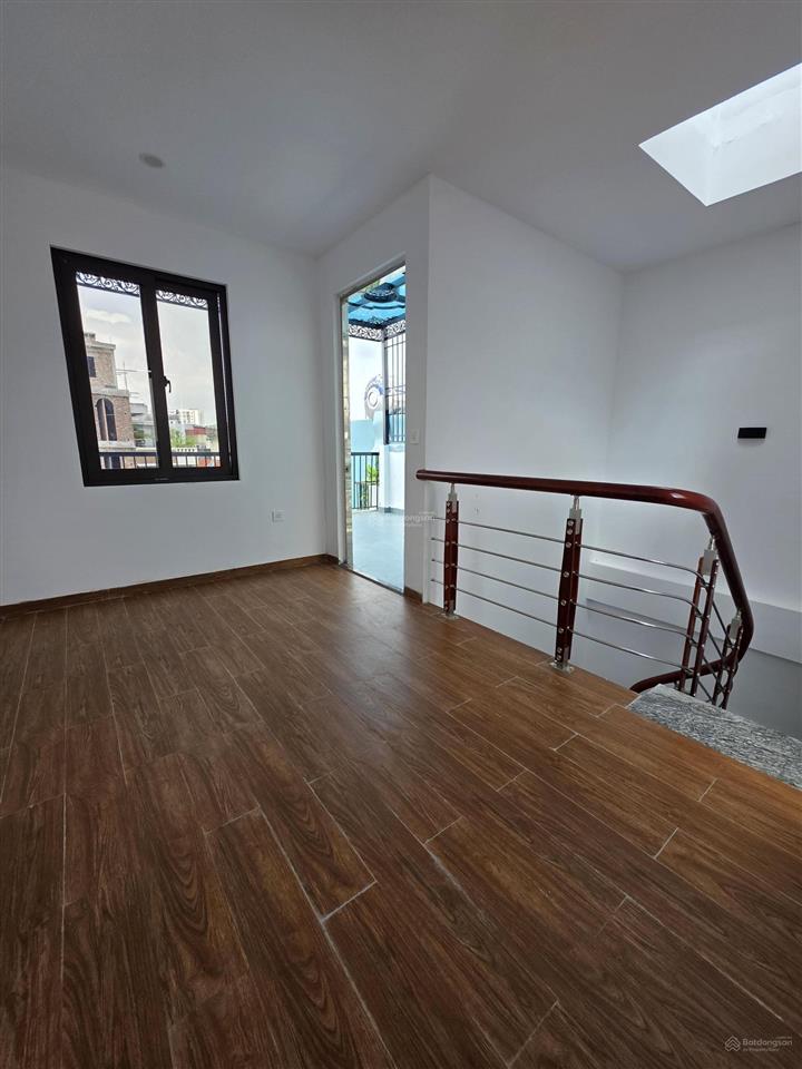 Tôi cần bán căn nhà mp đức giang, long biên, 107m2 5 tầng, kinh doanh, vỉa hè, ô tô tránh, 14,5 tỷ