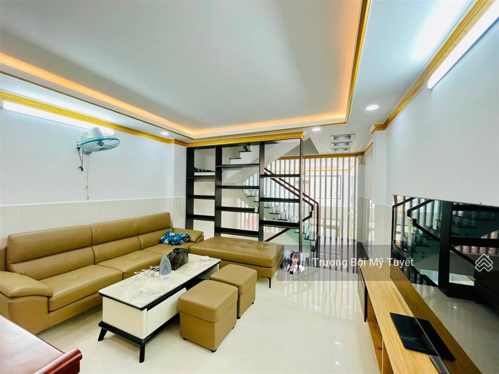 Sát mặt tiền  nhà 5 tầng  đường 8m  gần hoà bình  tô hiệu  tặng nội thất  chỉ hơn 7 tỷ