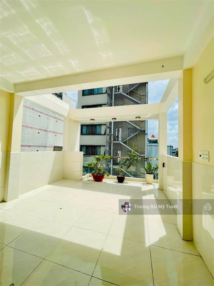 Sát mặt tiền  nhà 5 tầng  đường 8m  gần hoà bình  tô hiệu  tặng nội thất  chỉ hơn 7 tỷ