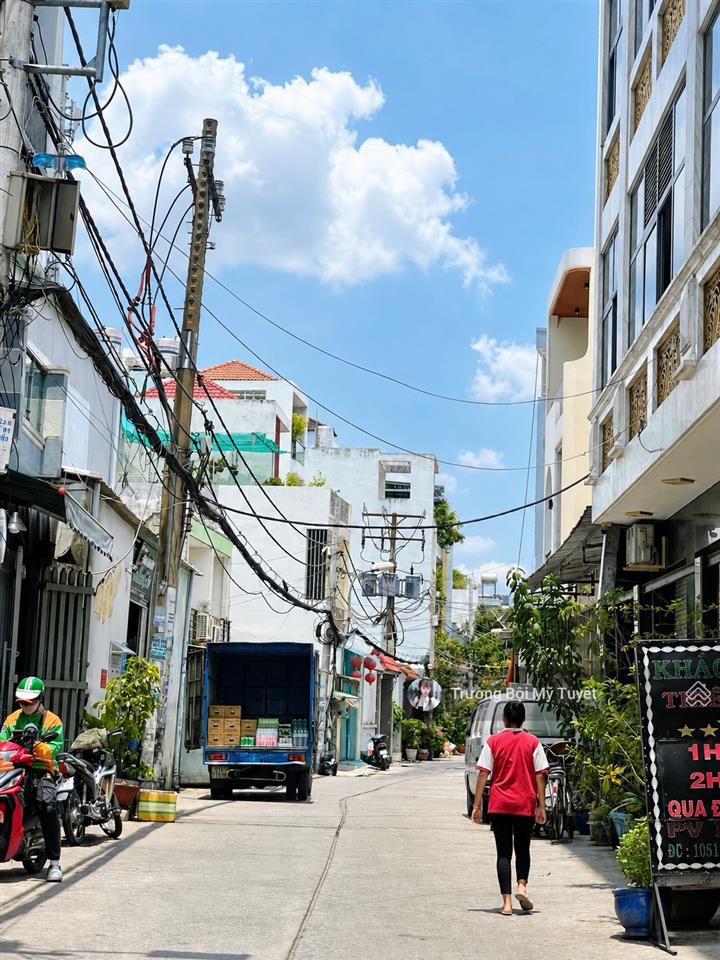 Sát mặt tiền  đường nhựa 8m  đường hậu giang  bình phú  bề ngang 10.7m  nhỉnh nhẹ 10 tỷ
