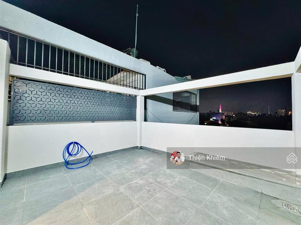 Nhà có thang máy kế bên ubnd đường nguyễn thái sơn  p.5  gò vấp  4.5m x 14m  5 lầu  10.9 tỷ