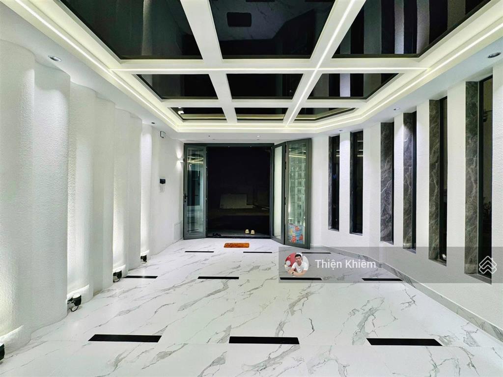 Nhà có thang máy kế bên ubnd đường nguyễn thái sơn  p.5  gò vấp  4.5m x 14m  5 lầu  10.9 tỷ
