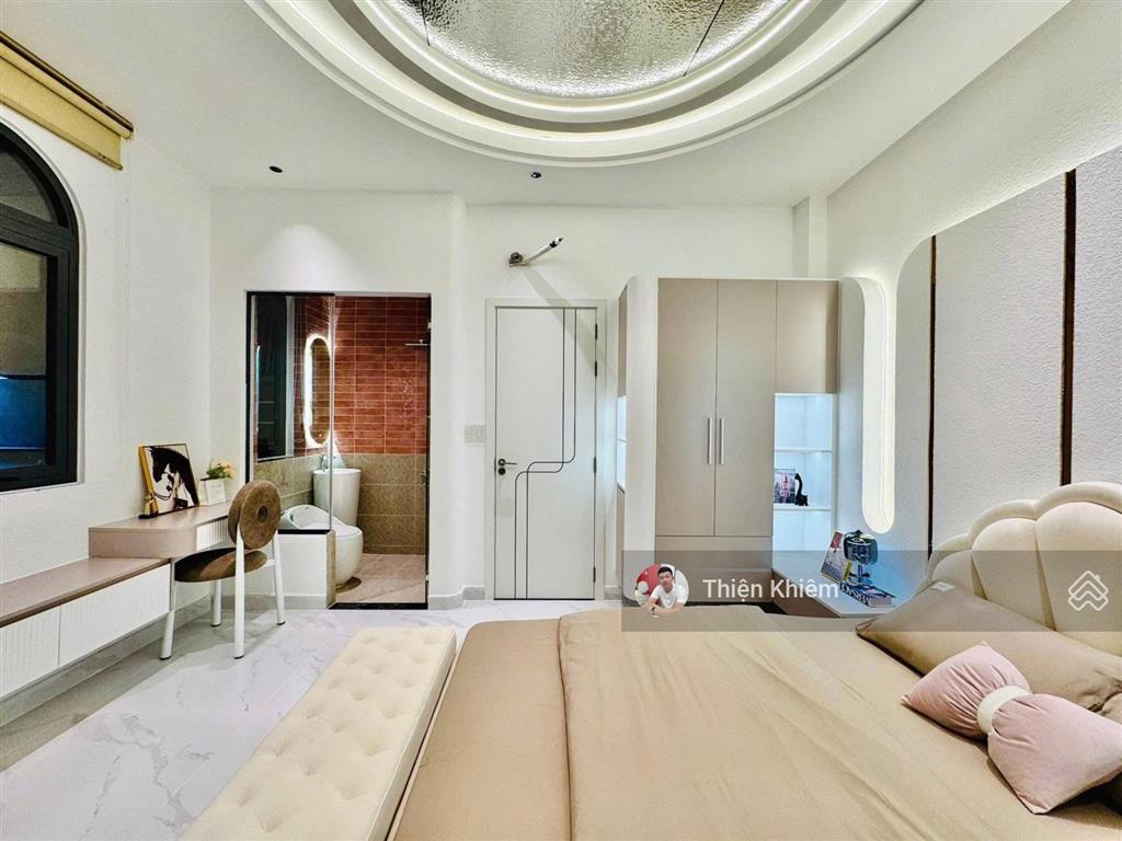Nhà có thang máy kế bên ubnd đường nguyễn thái sơn  p.5  gò vấp  4.5m x 14m  5 lầu  10.9 tỷ