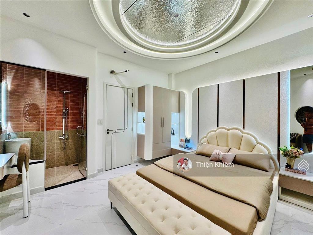 Nhà có thang máy kế bên ubnd đường nguyễn thái sơn  p.5  gò vấp  4.5m x 14m  5 lầu  10.9 tỷ