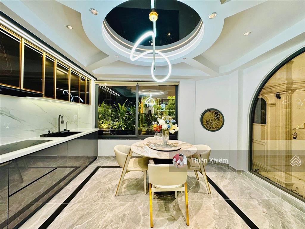 Nhà có thang máy kế bên ubnd đường nguyễn thái sơn  p.5  gò vấp  4.5m x 14m  5 lầu  10.9 tỷ