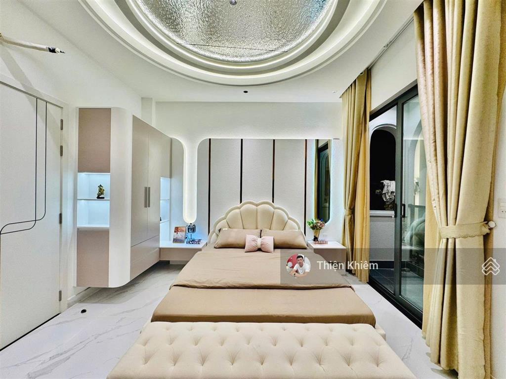 Nhà có thang máy kế bên ubnd đường nguyễn thái sơn  p.5  gò vấp  4.5m x 14m  5 lầu  10.9 tỷ