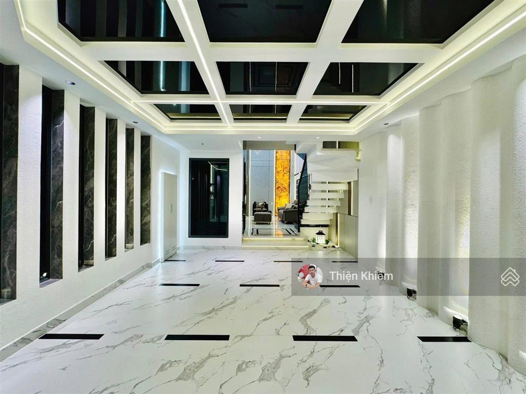 Nhà có thang máy kế bên ubnd đường nguyễn thái sơn  p.5  gò vấp  4.5m x 14m  5 lầu  10.9 tỷ