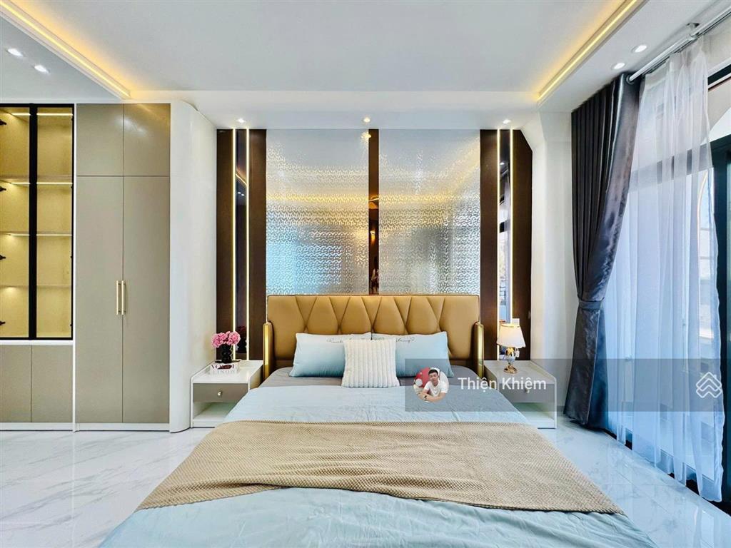 Nhà bán đối diện vincom phan văn trị  p.7  gv  4.25m x 13m  4 lầu mới