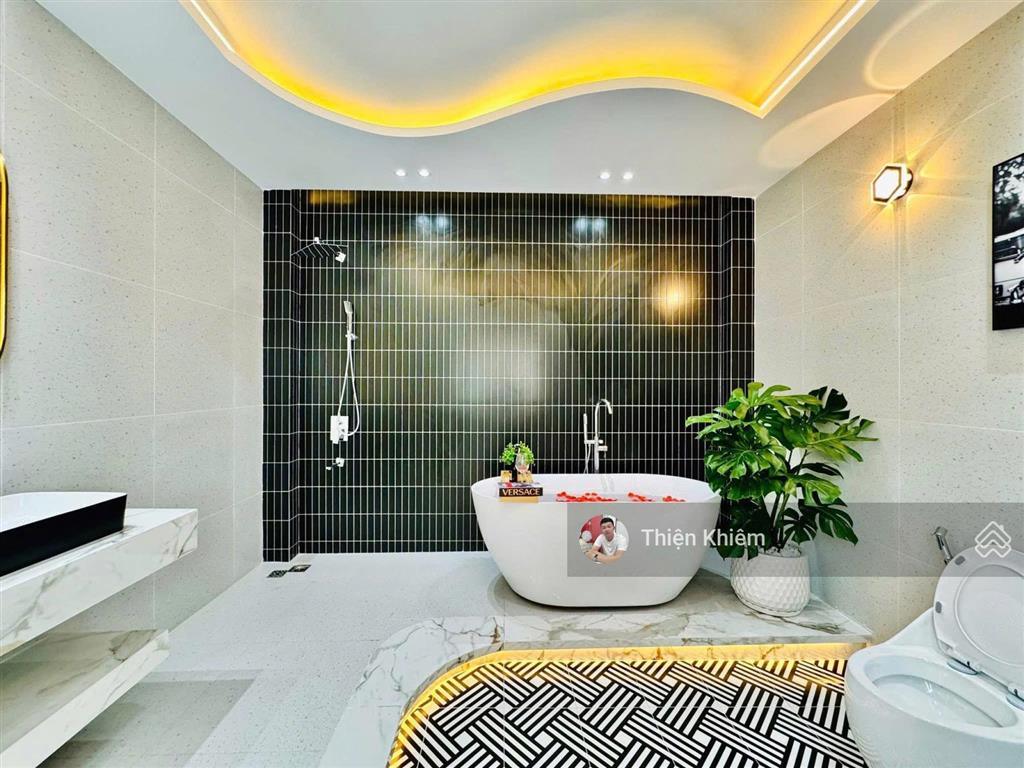 Nhà bán đối diện vincom phan văn trị  p.7  gv  4.25m x 13m  4 lầu mới