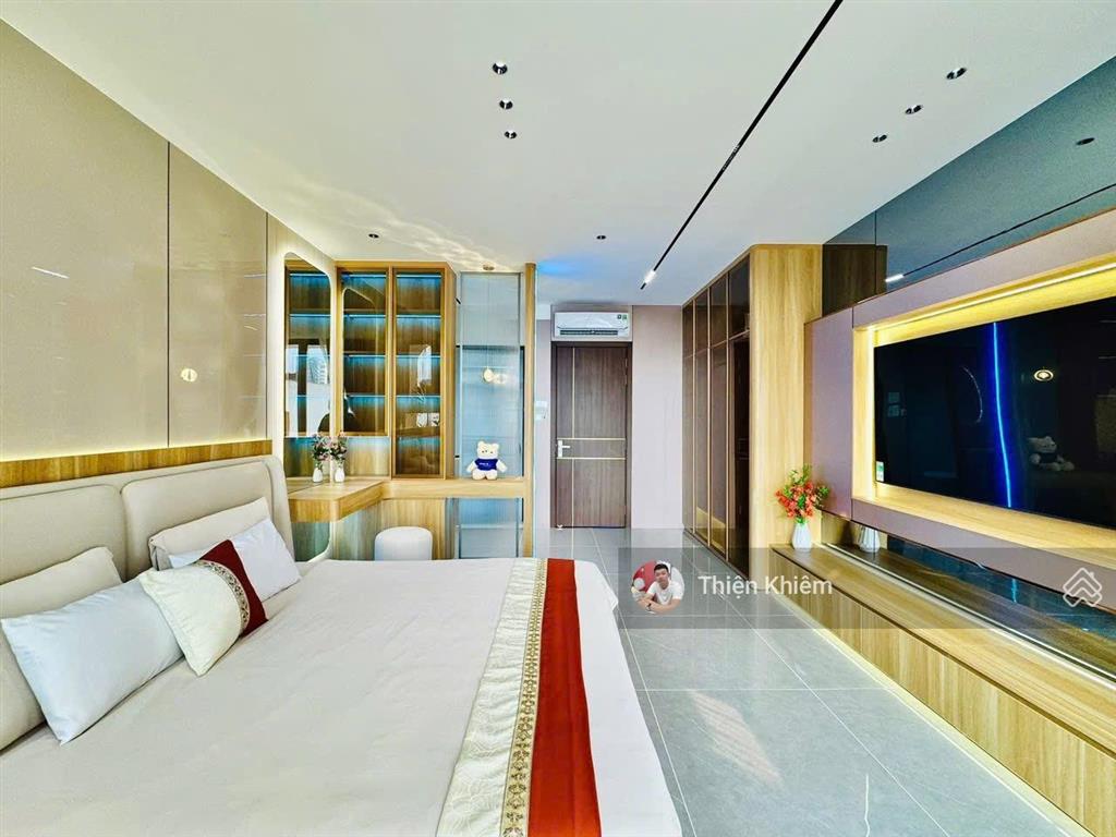 Nhà phố có thang máy 4.2m x 18.5m đường phạm văn chiêu  p.9  gò vấp  đường 6m oto vào nhà