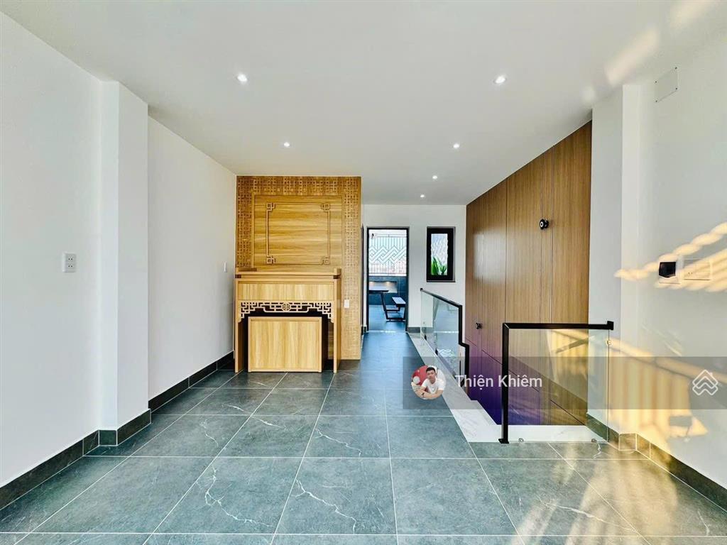 Nhà phố có thang máy 4.2m x 18.5m đường phạm văn chiêu  p.9  gò vấp  đường 6m oto vào nhà