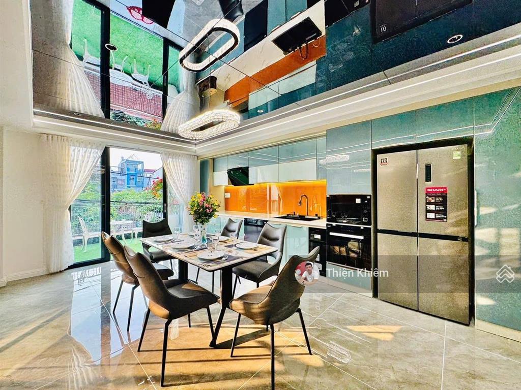 Nhà phố có thang máy 4.2m x 18.5m đường phạm văn chiêu  p.9  gò vấp  đường 6m oto vào nhà