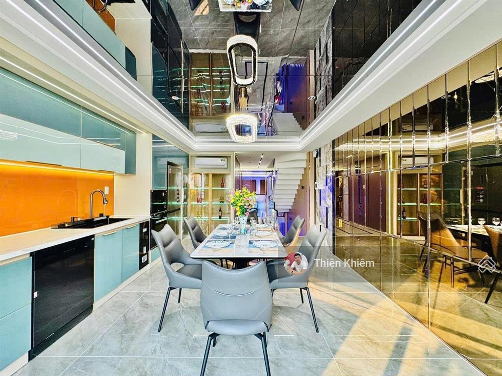 Nhà phố có thang máy 4.2m x 18.5m đường phạm văn chiêu  p.9  gò vấp  đường 6m oto vào nhà