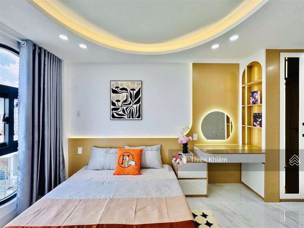 Nhà bán kế bên chợ gò vấp đường lý thường kiệt  p7  gò vấp  5 lầu mới