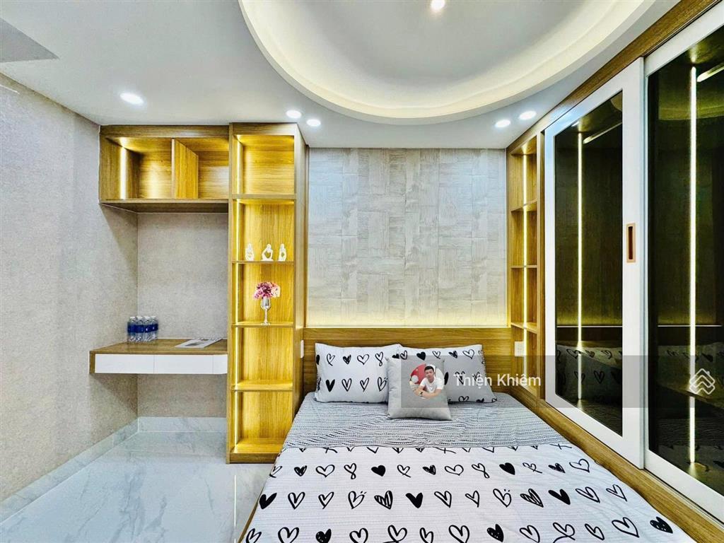 Nhà bán kế bên chợ gò vấp đường lý thường kiệt  p7  gò vấp  5 lầu mới