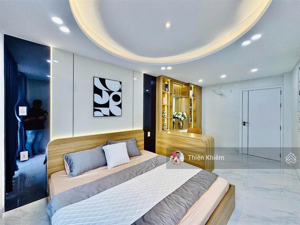 Nhà bán kế bên chợ gò vấp đường lý thường kiệt  p7  gò vấp  5 lầu mới