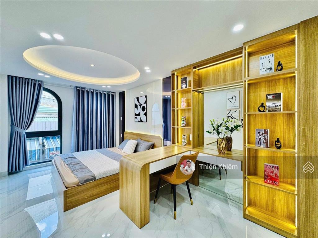 Nhà bán kế bên chợ gò vấp đường lý thường kiệt  p7  gò vấp  5 lầu mới