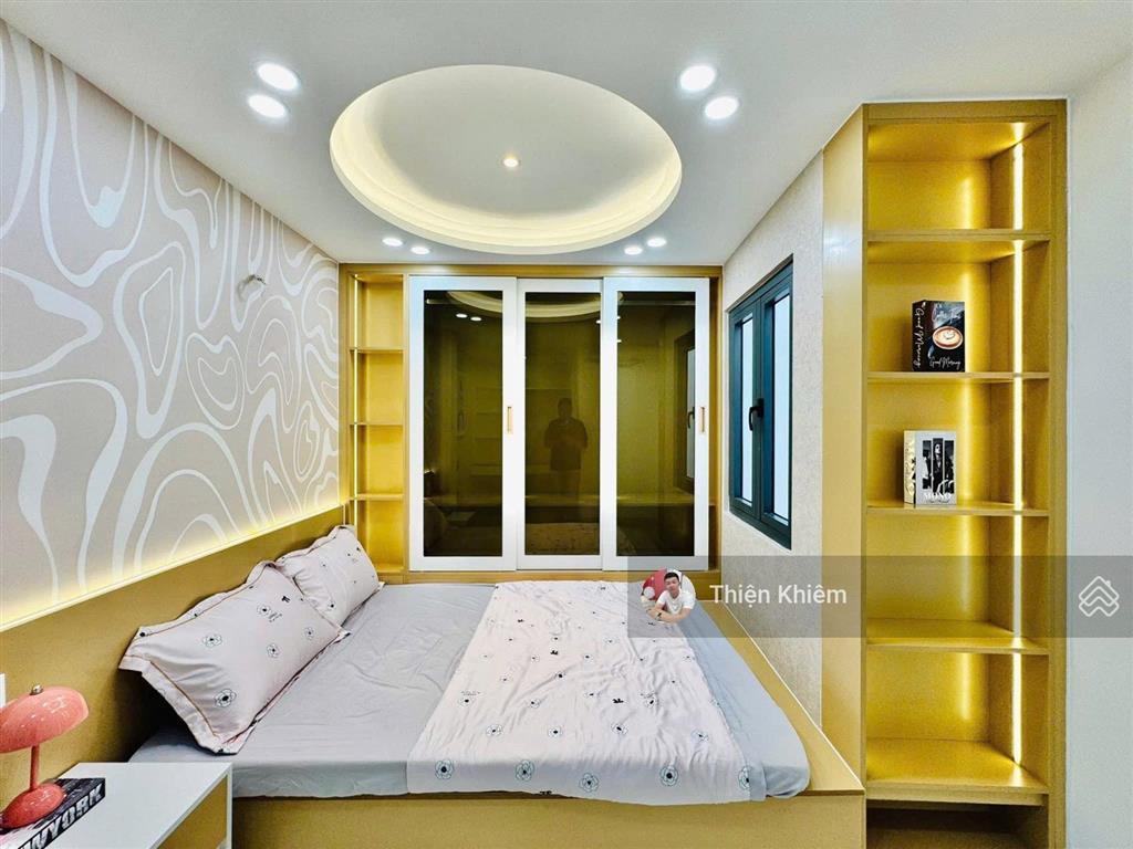Nhà bán kế bên chợ gò vấp đường lý thường kiệt  p7  gò vấp  5 lầu mới