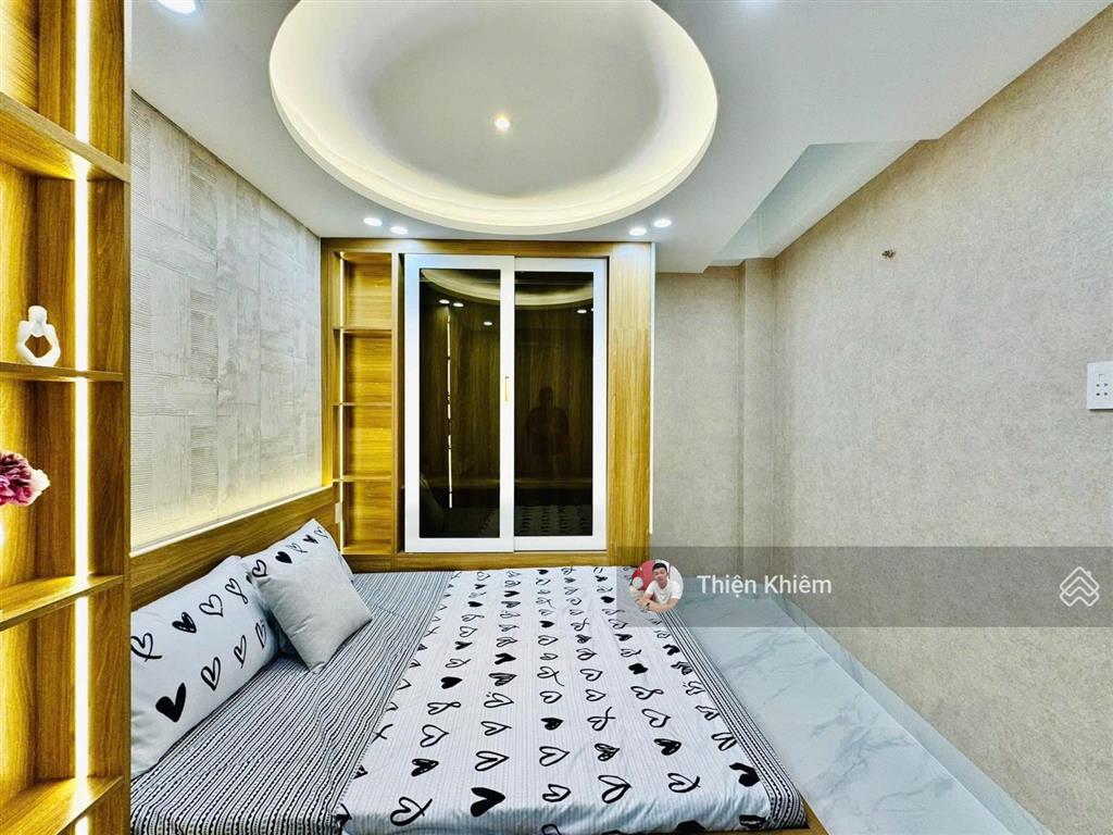 Nhà bán kế bên chợ gò vấp đường lý thường kiệt  p7  gò vấp  5 lầu mới