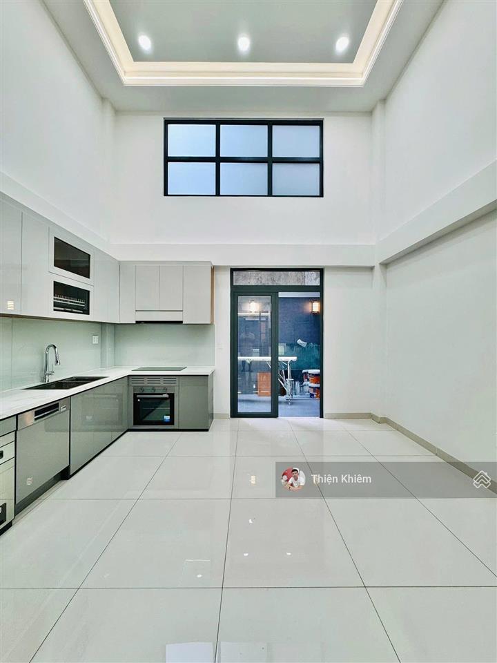 Nhà có thang máy gần mặt tiền dương quảng hàm  p6  gò vấp  4.8m x 17m  5 lầu