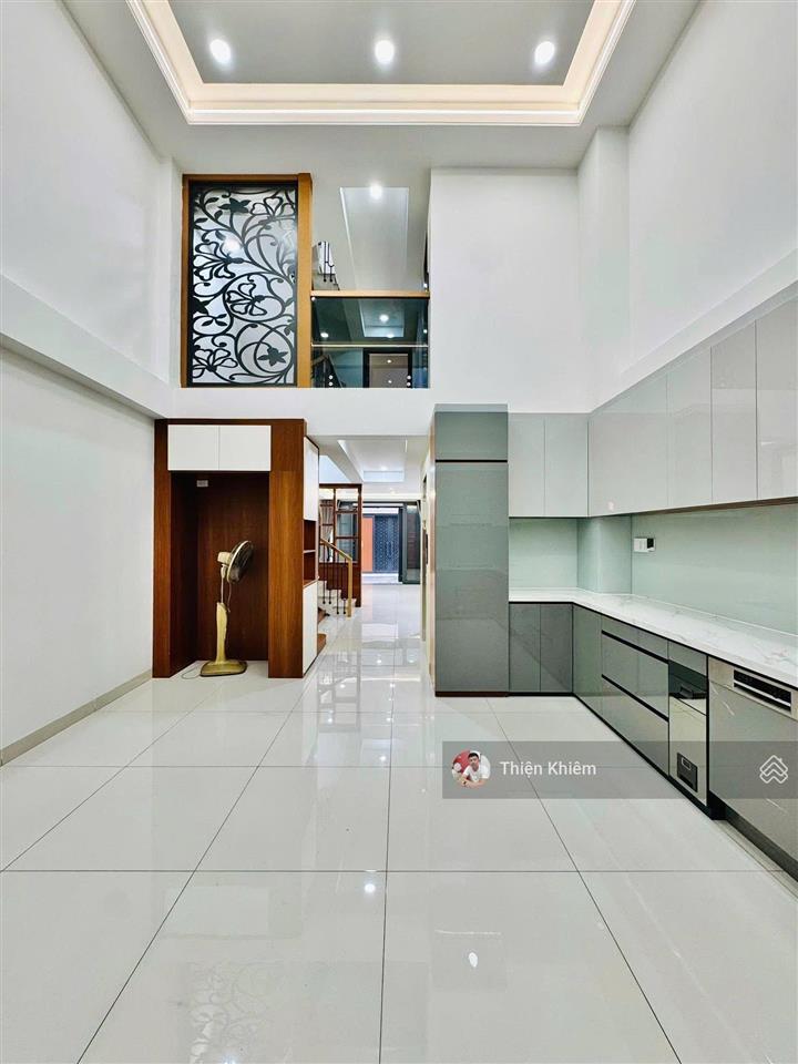 Nhà có thang máy gần mặt tiền dương quảng hàm  p6  gò vấp  4.8m x 17m  5 lầu