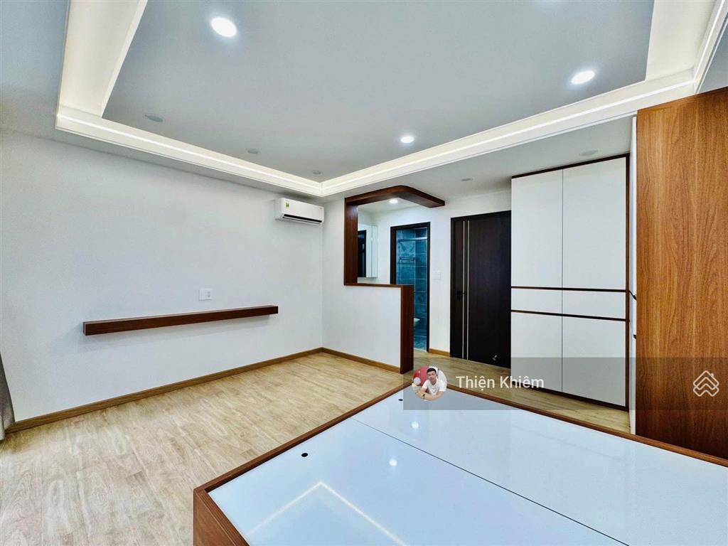 Nhà có thang máy gần mặt tiền dương quảng hàm  p6  gò vấp  4.8m x 17m  5 lầu