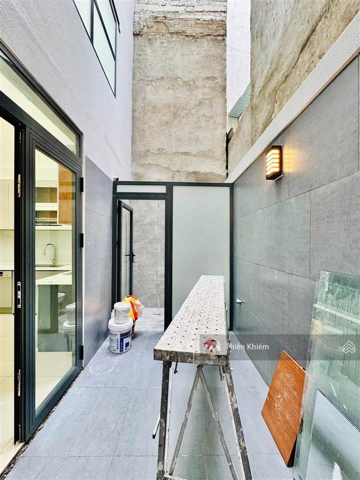 Nhà có thang máy gần mặt tiền dương quảng hàm  p6  gò vấp  4.8m x 17m  5 lầu