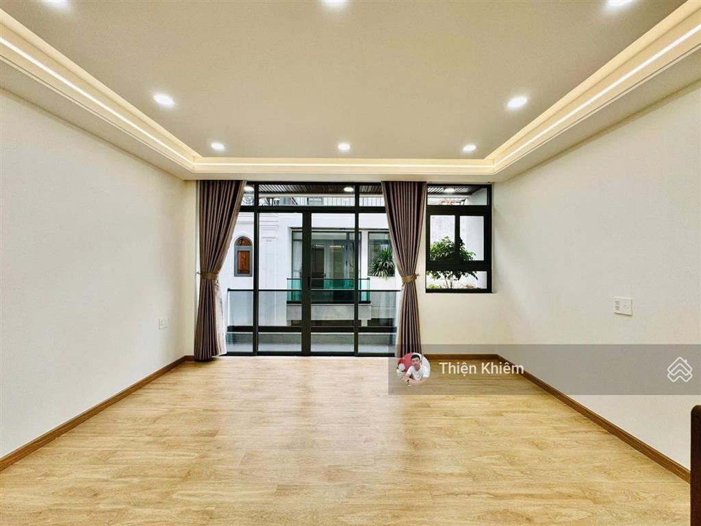 Nhà có thang máy gần mặt tiền dương quảng hàm  p6  gò vấp  4.8m x 17m  5 lầu