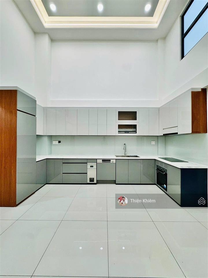 Nhà có thang máy gần mặt tiền dương quảng hàm  p6  gò vấp  4.8m x 17m  5 lầu