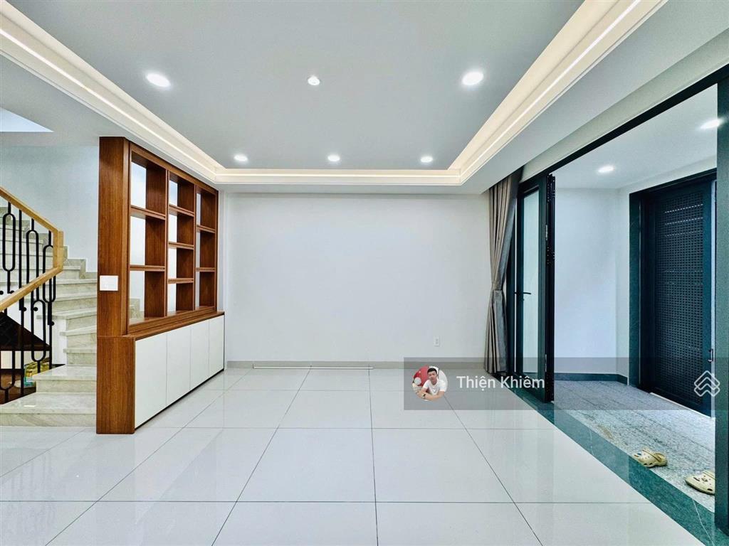 Nhà có thang máy gần mặt tiền dương quảng hàm  p6  gò vấp  4.8m x 17m  5 lầu