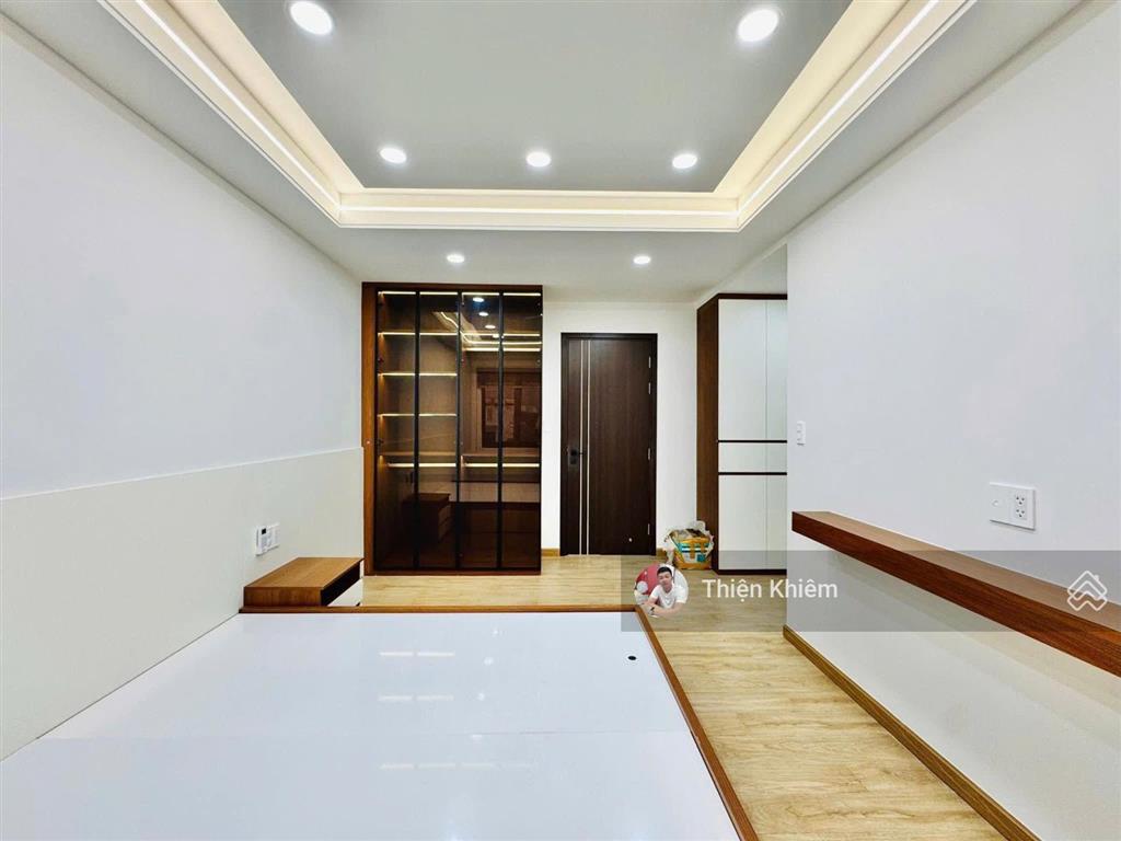 Nhà có thang máy gần mặt tiền dương quảng hàm  p6  gò vấp  4.8m x 17m  5 lầu