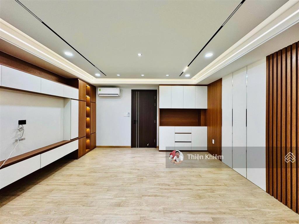 Nhà có thang máy gần mặt tiền dương quảng hàm  p6  gò vấp  4.8m x 17m  5 lầu
