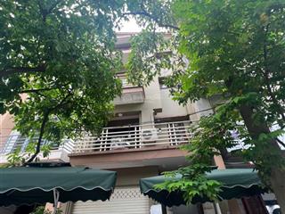 Cho thuê nhà thoáng đẹp, ô tô đỗ tránh phố đỗ quang, cầu giấy. dt 90m2, 4 tầng, mt 7m. giá 30 triệu