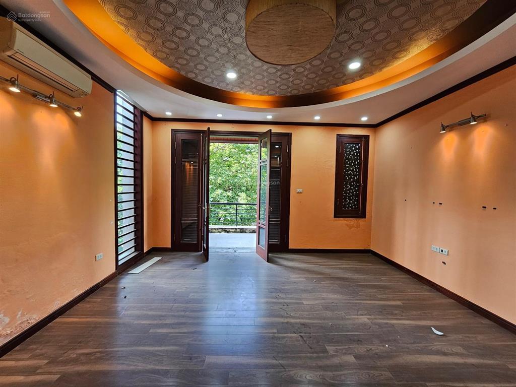 Cho thuê biệt thự khu đô thị mễ trì hạ, từ liêm, hà nội. dt 220m2, 4 tầng, mt 12. giá 50 triệu/thg