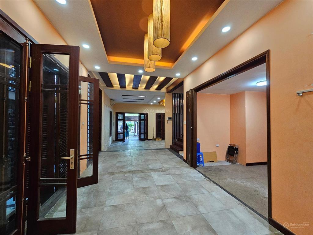 Cho thuê biệt thự khu đô thị mễ trì hạ, từ liêm, hà nội. dt 220m2, 4 tầng, mt 12. giá 50 triệu/thg
