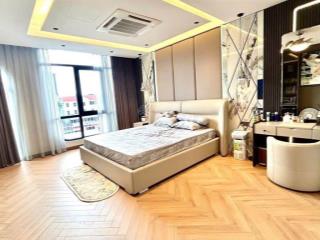 Bán nhà đẹp thang máy 46m, 6 tầng phố nguyễn văn cừ, giá chỉ 9.6 tỷ