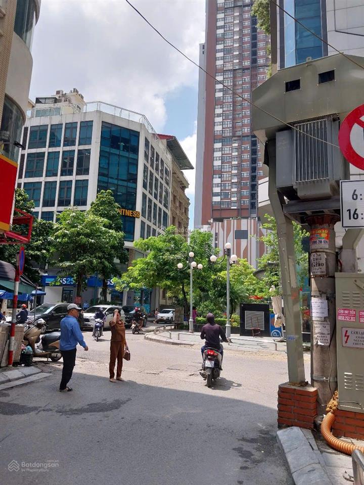 Bán nhà riêng, nguyên căn đường lê văn lương, 30m ra đường lvl, dt 156m2, mt 9m, 46 tỷ. 0981 585 ***