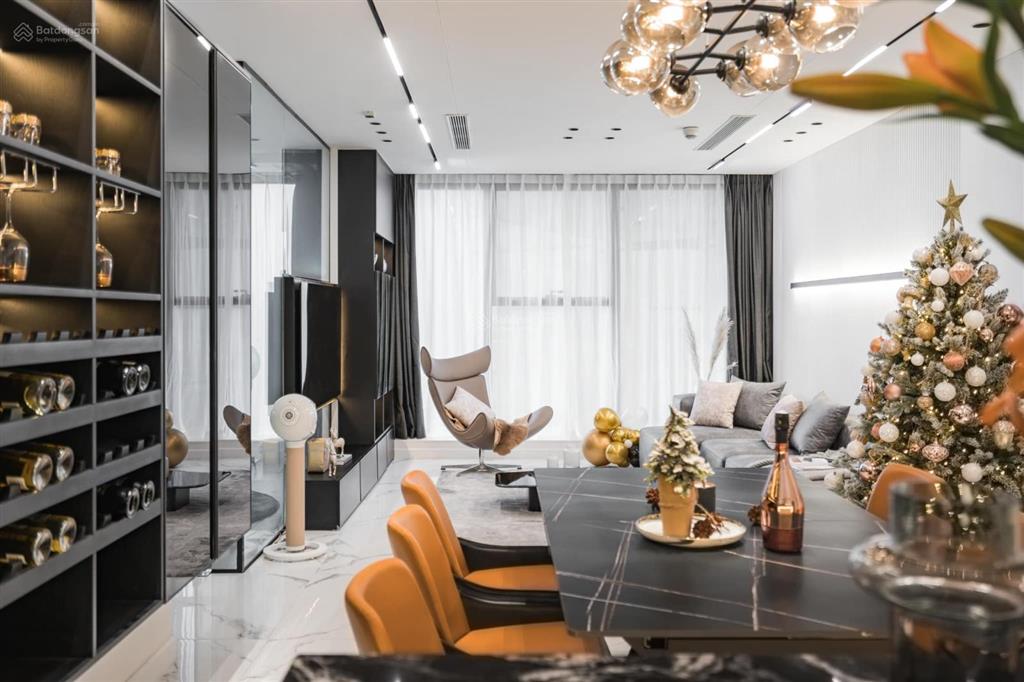 Bán chung cư hong kong tower đống đa  căn góc  dt 110m2  3 ngủ  2wc  giá 11,3 tỷ. 0981 585 ***