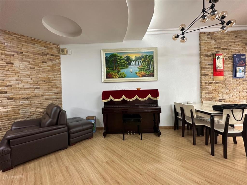 Bán căn hộ chung cư tại đường lê văn lương, dt 102m2, 3pn, 2wc, giá 8,2 tỷ.  0981 585 ***
