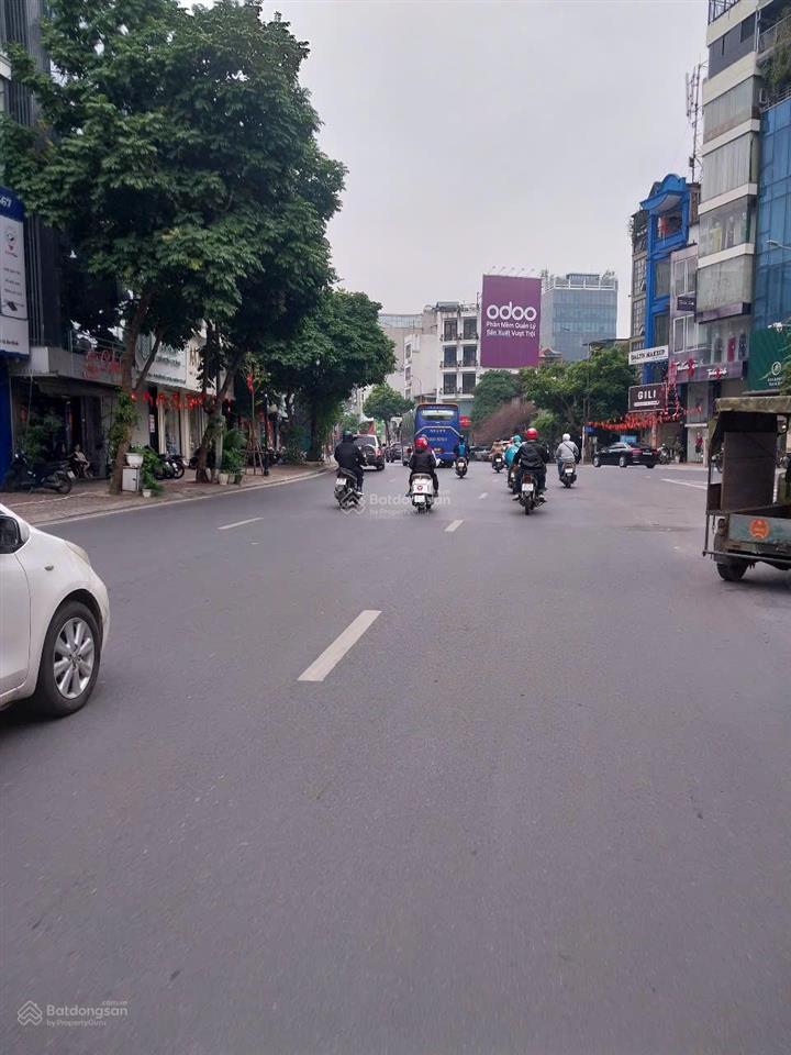 Bán nhà mặt phố tại đường trần phú, quận ba đình, dt 240m2, mt 10m, giá 350 tỷ. 0981 585 ***