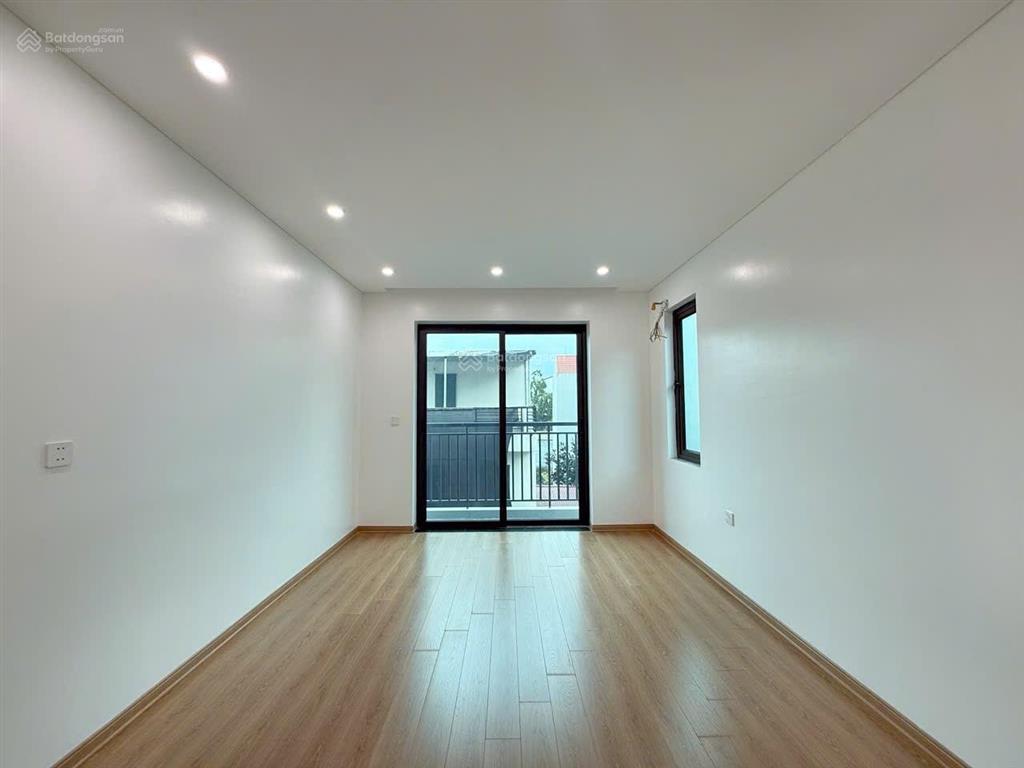 Bán 6 tầng thang máy, vân côn, sơn đồng đại lộ thăng long, 6tỷ, 38m2 pháp lý đầy đủ hướng đông
