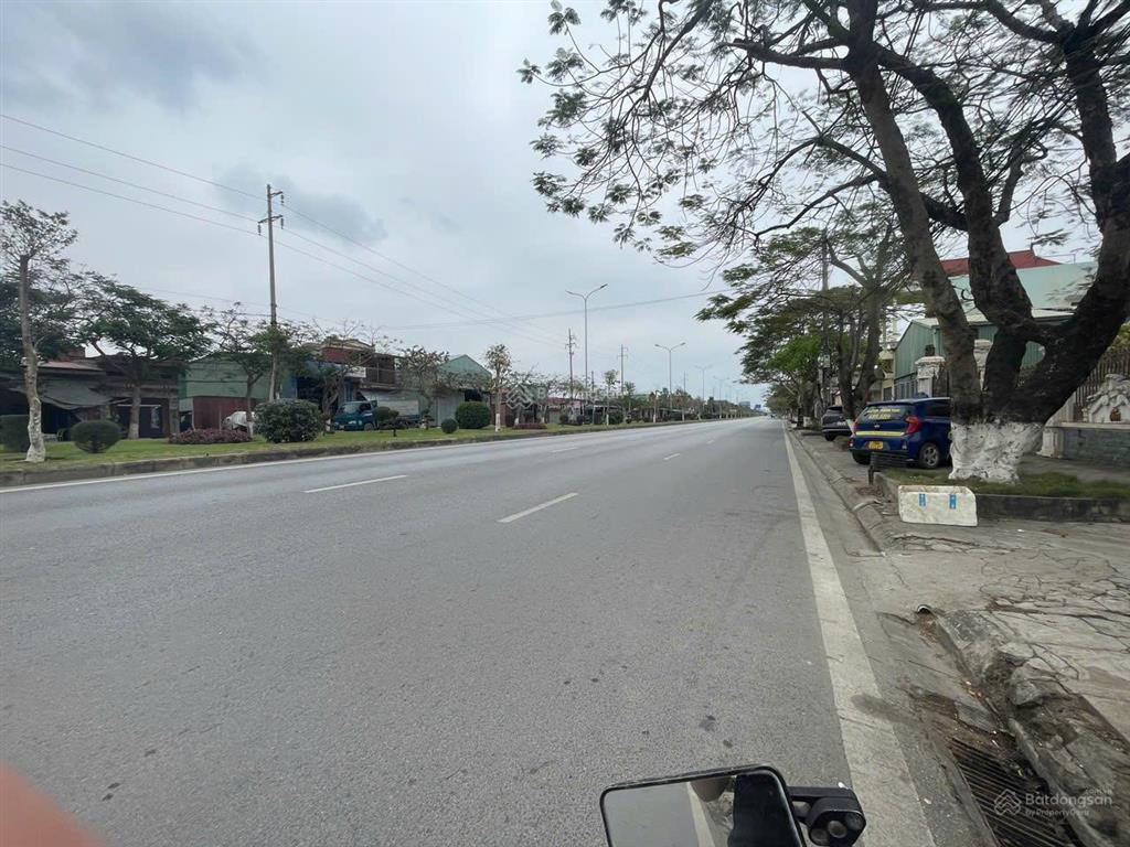 Đất mặt đường (353) phạm văn đồng, dương kinh, hải phòng 110m.
